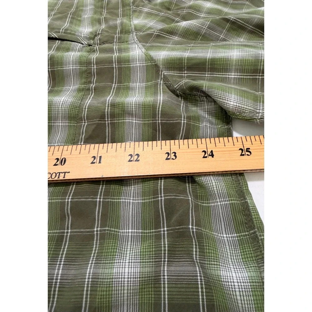 The North Face Mens XL Green Plaid Long Sleeve Ventilated Hiking Button Down